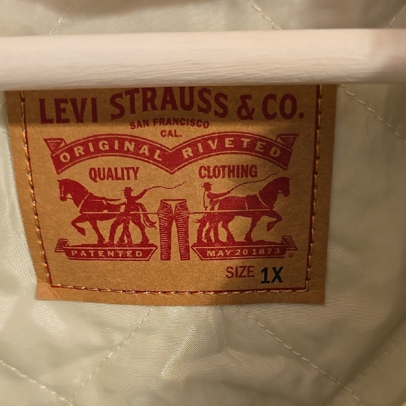Levi's Cream Sherpa-Lined Denim Jacket - Picture 3 of 10